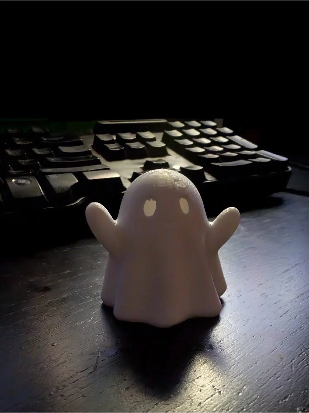 White Gaming Desk Ghost Figurine - Decorative Video Game Accessory